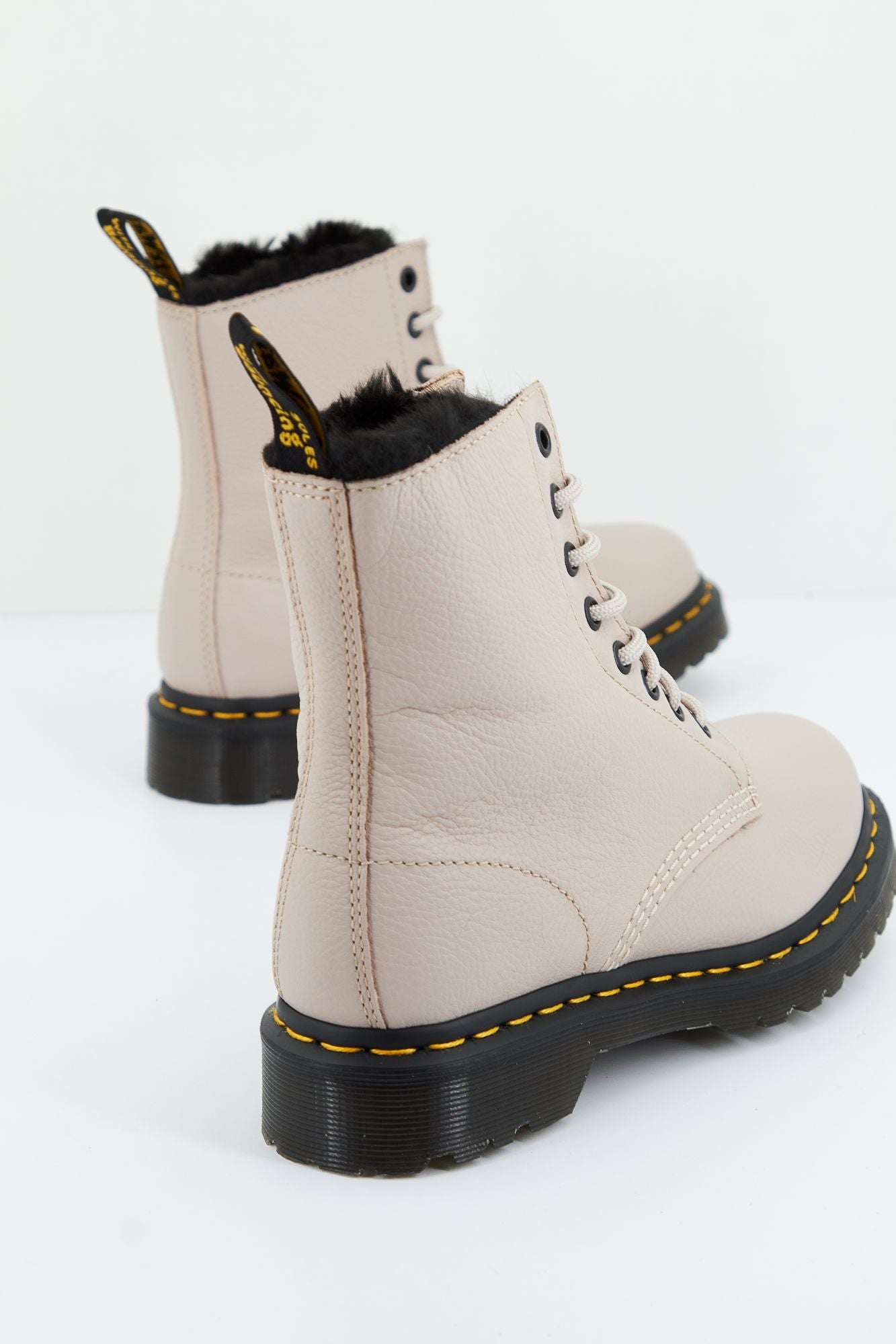 DR. MARTENS 1460 SERENA en color ROSA (3)