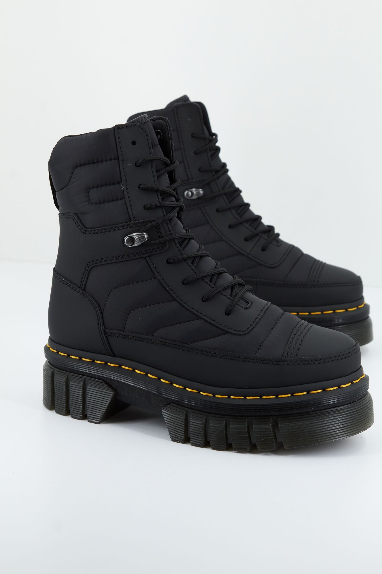 DR. MARTENS AUDRICK 8I BOOT en color NEGRO (1)