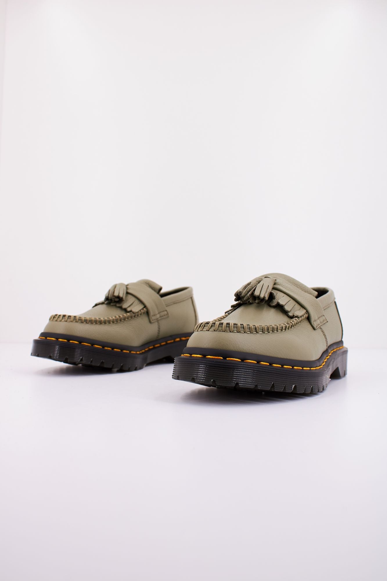 DR. MARTENS ADRIAN en color VERDE (2)