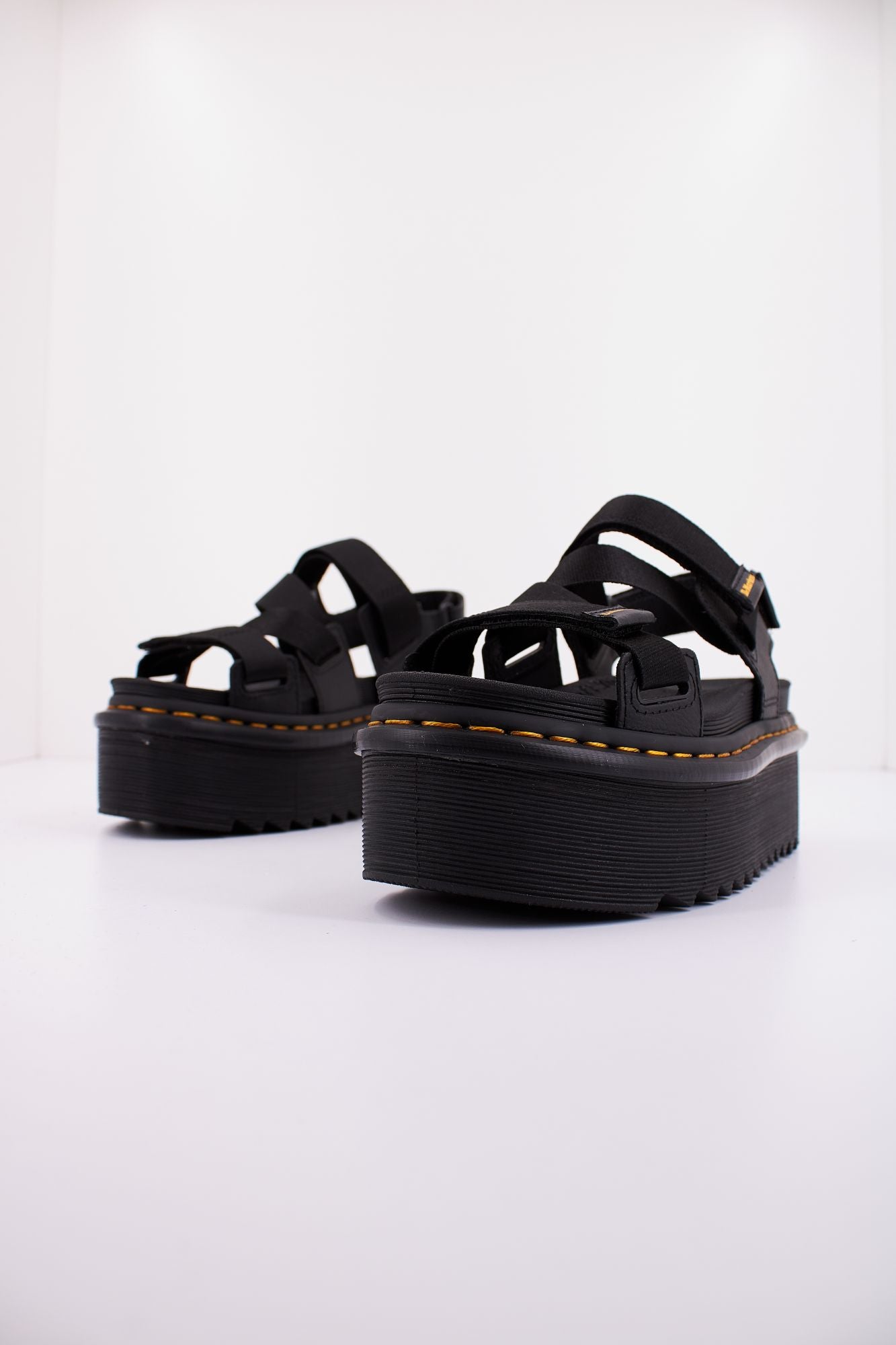 DR. MARTENS KIMBER en color NEGRO (2)