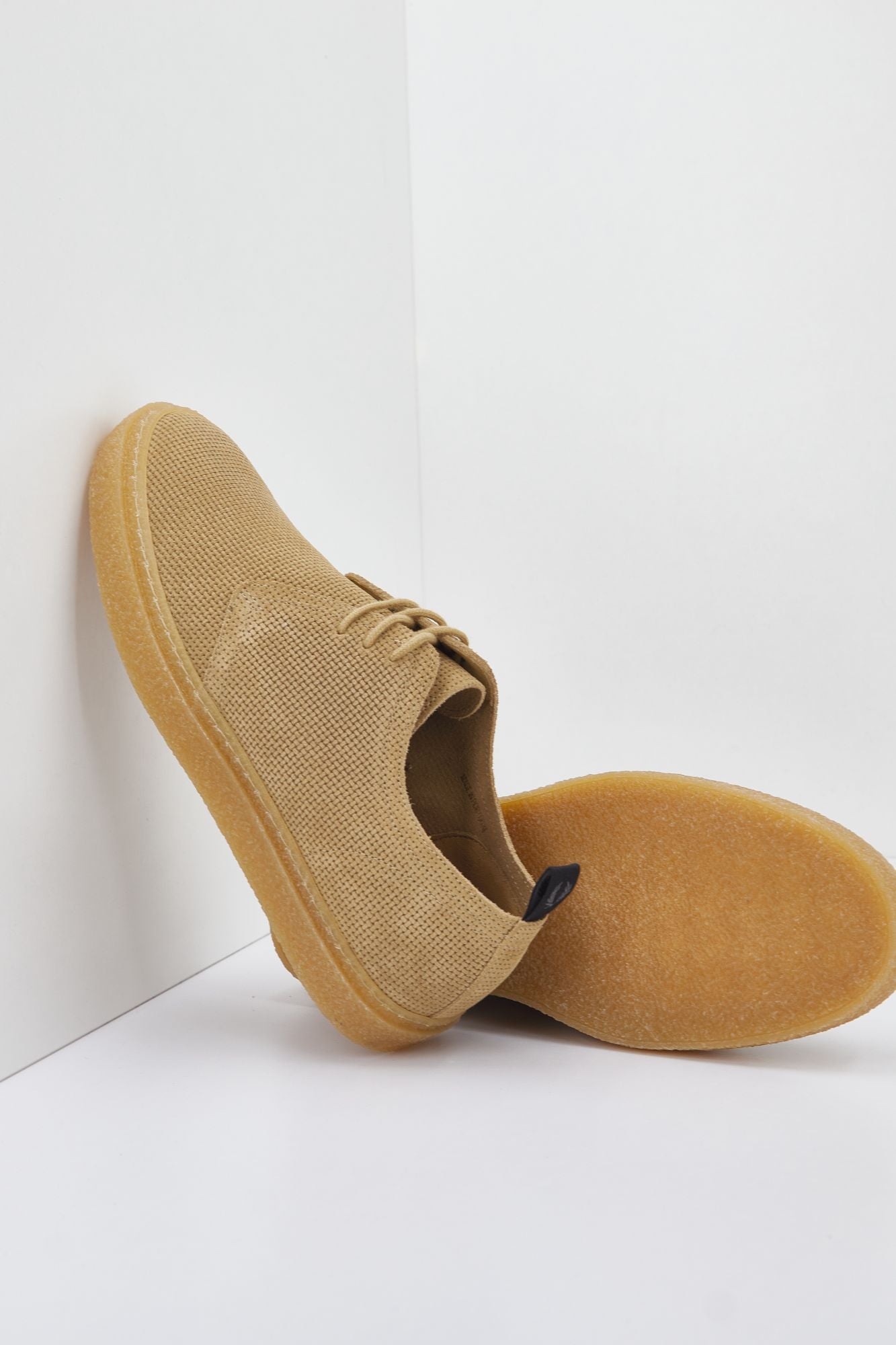 FRED PERRY B3393  en color BEIS (1)