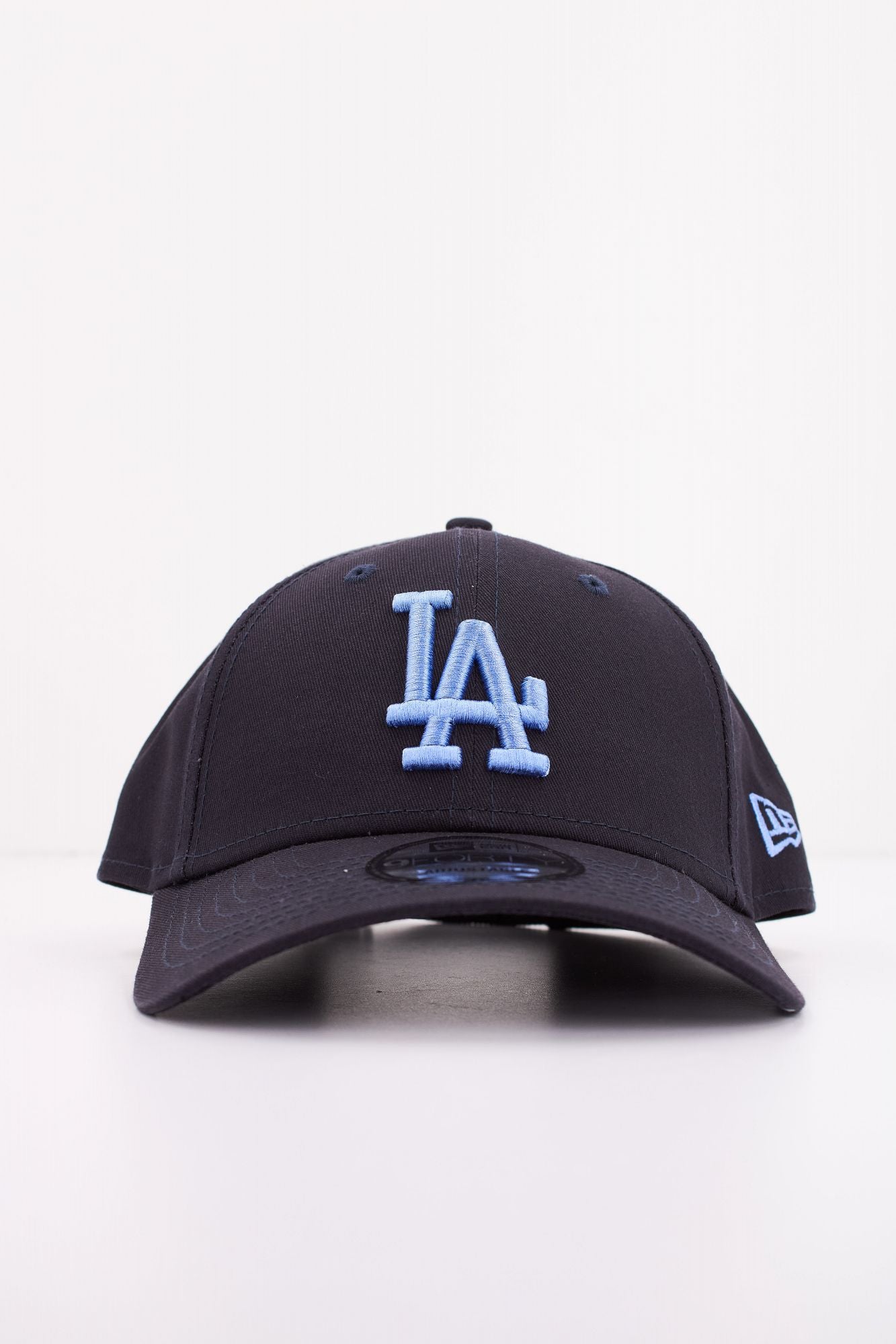 NEW ERA  LEAGUE ESSENTIAL 9FORTY en color AZUL (1)