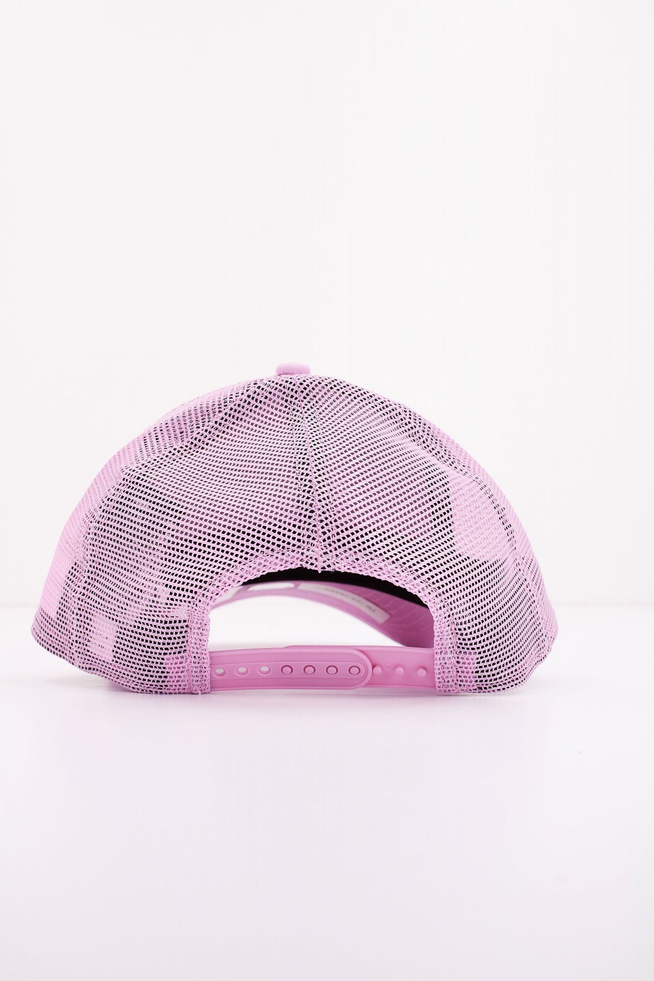 NEW ERA  LEAGUE ESS TRUCKER en color ROSA (3)
