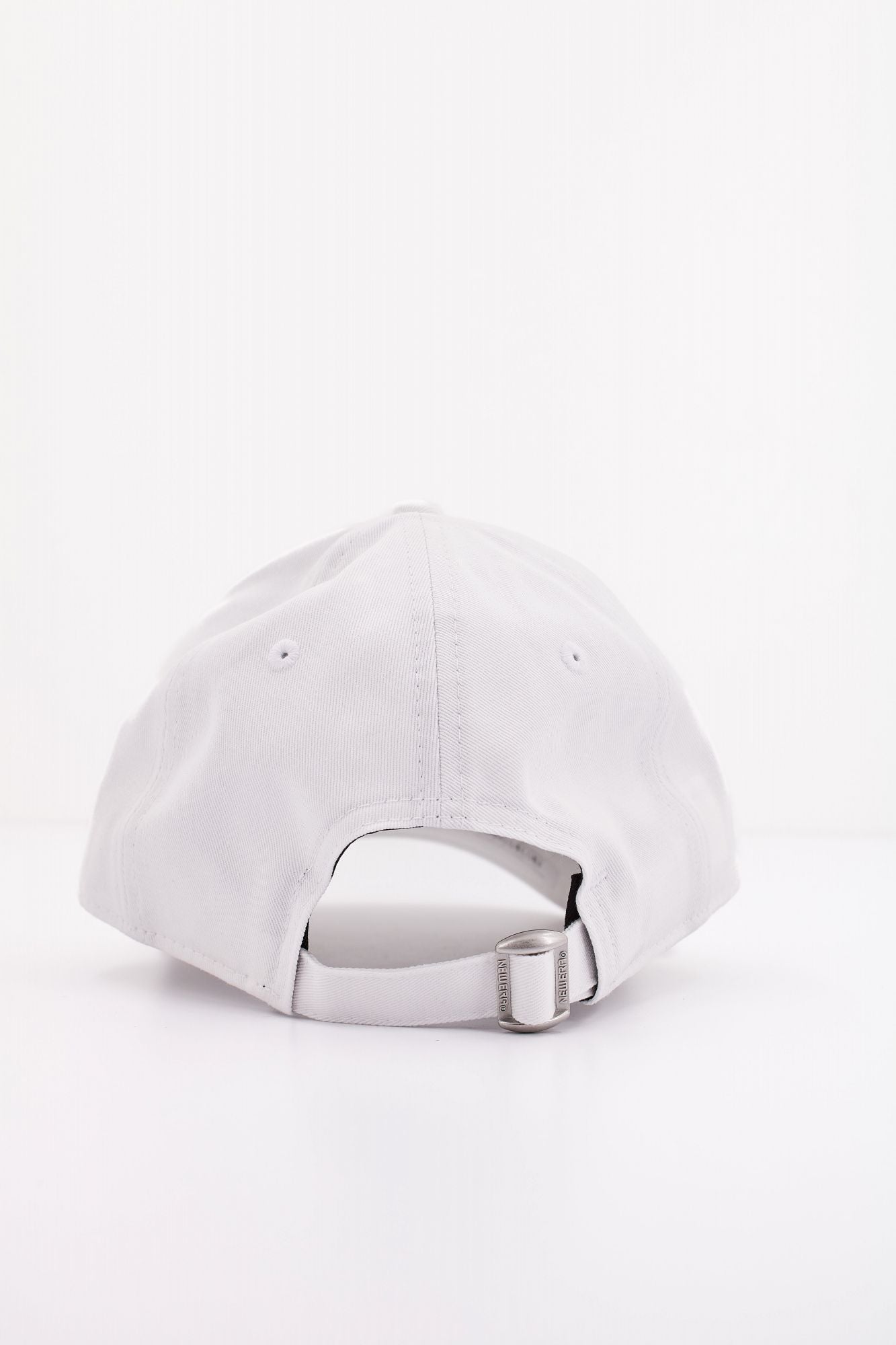 NEW ERA FEMALE METALLIC LOGO 9FO en color BLANCO (3)