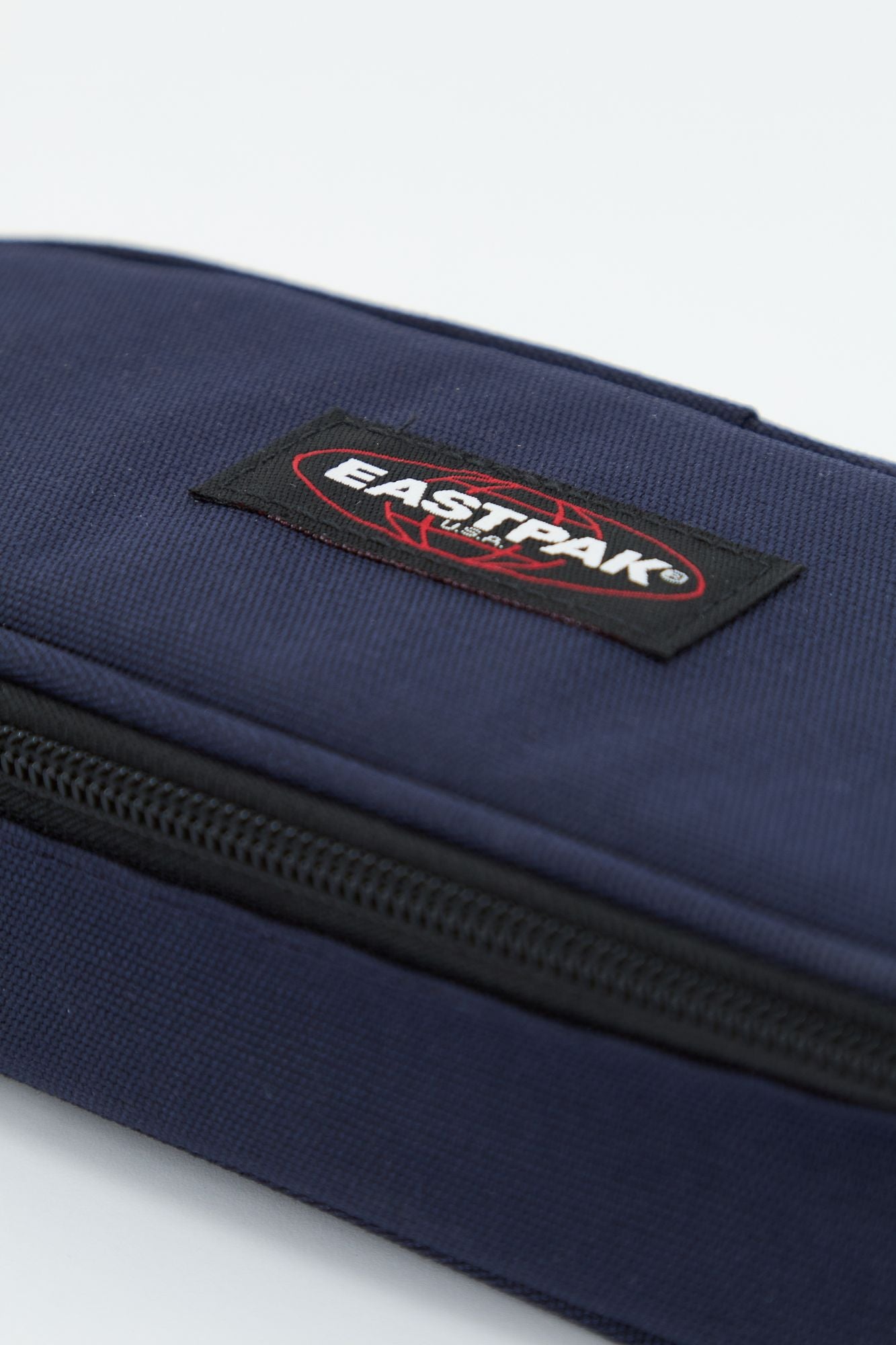 EASTPAK OVAL SINGLE en color AZUL (4)