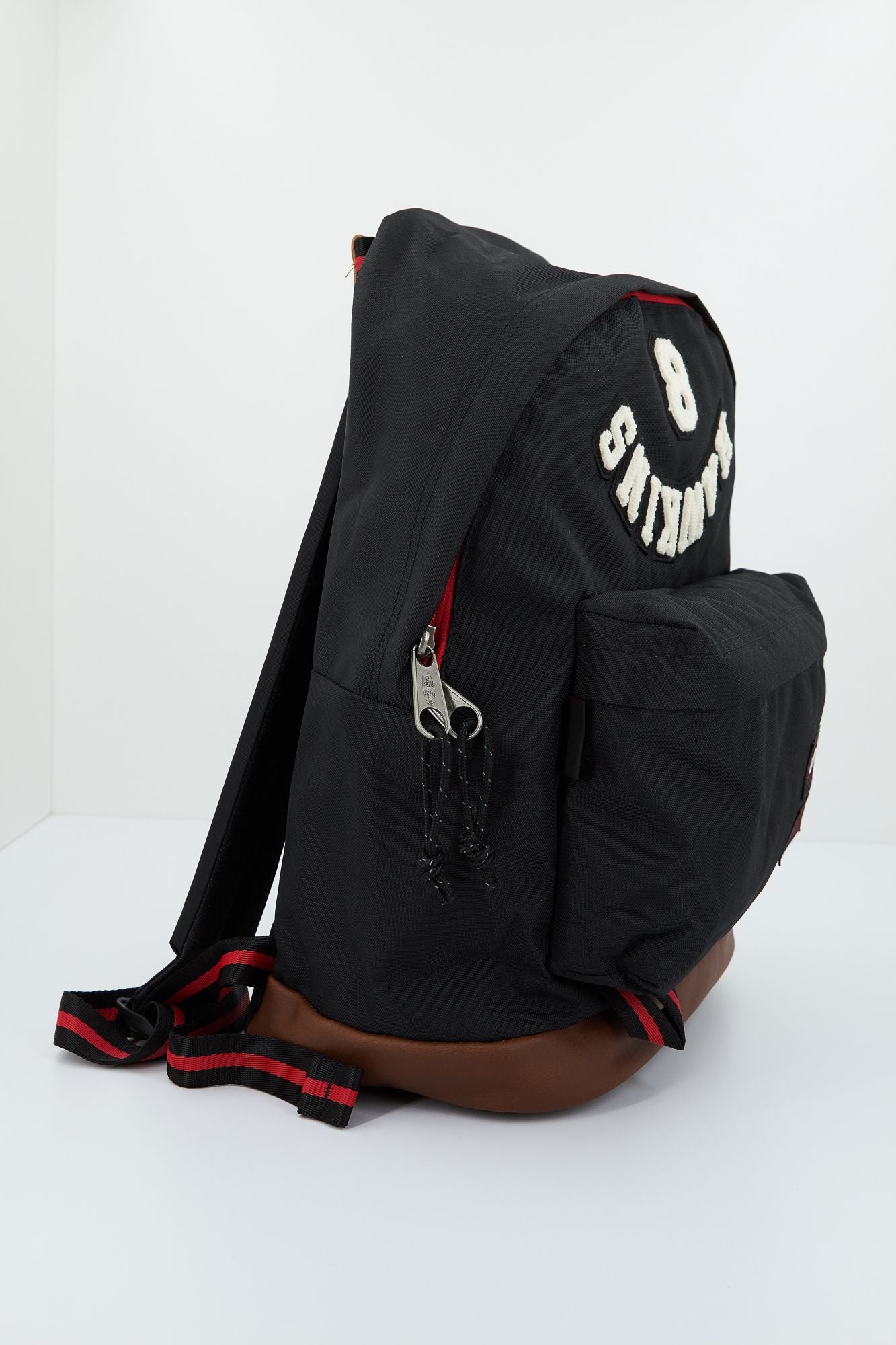 EASTPAK ST WYOMING - STRANGER THINGS en color NEGRO (2)