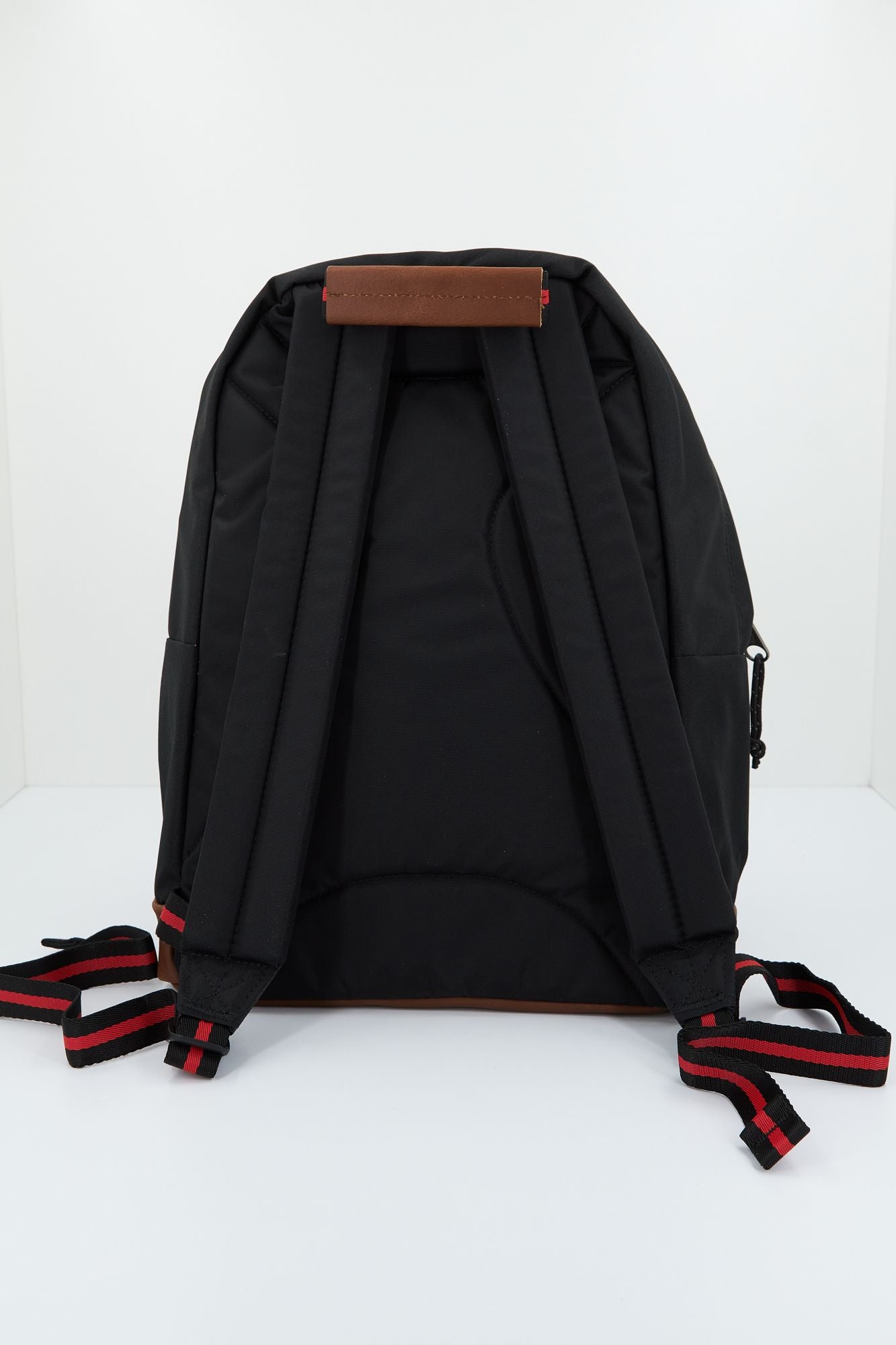 EASTPAK ST WYOMING - STRANGER THINGS en color NEGRO (3)