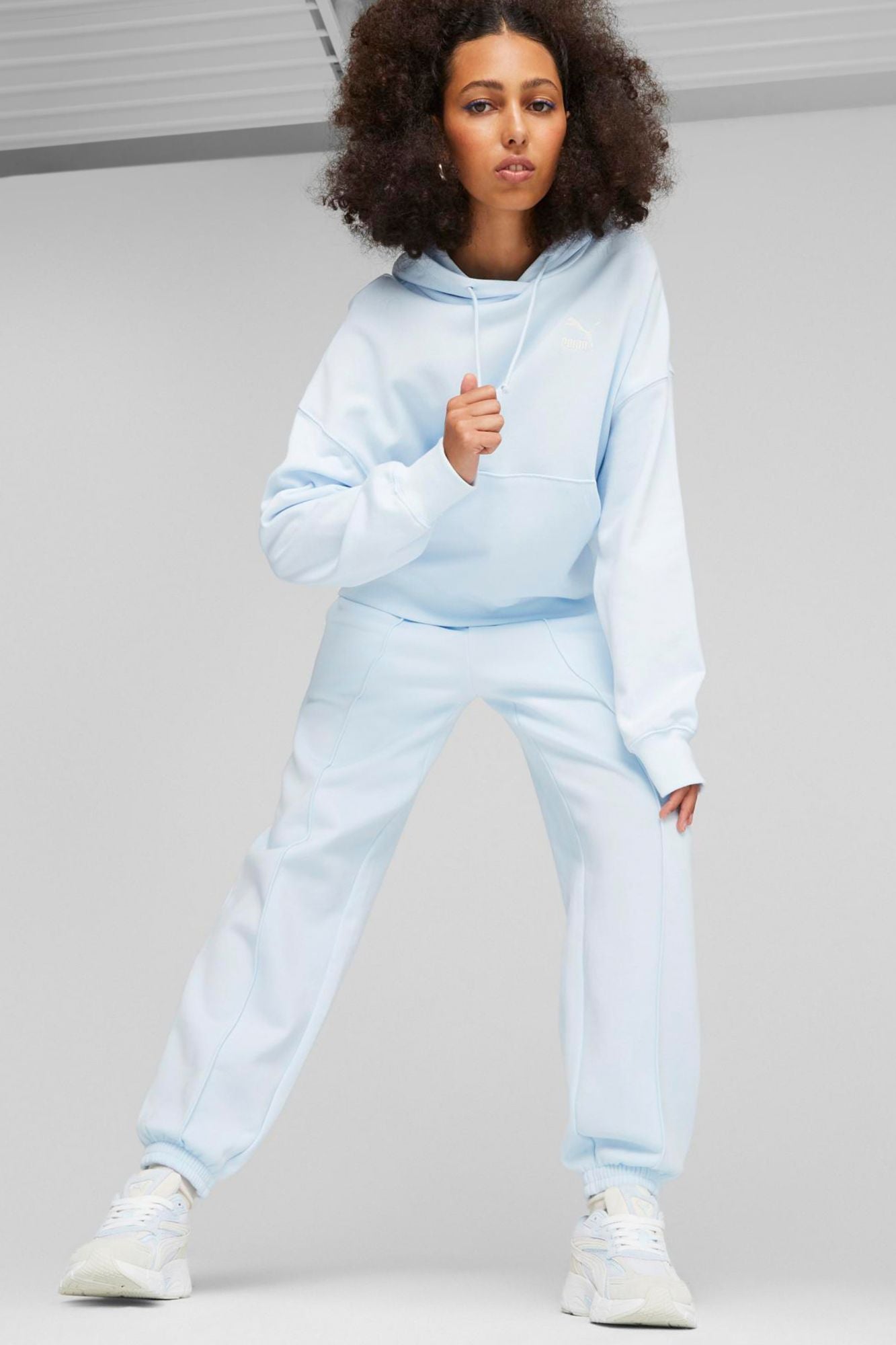 PUMA CLASSICS OVERSIZED HOOD  en color AZUL (4)