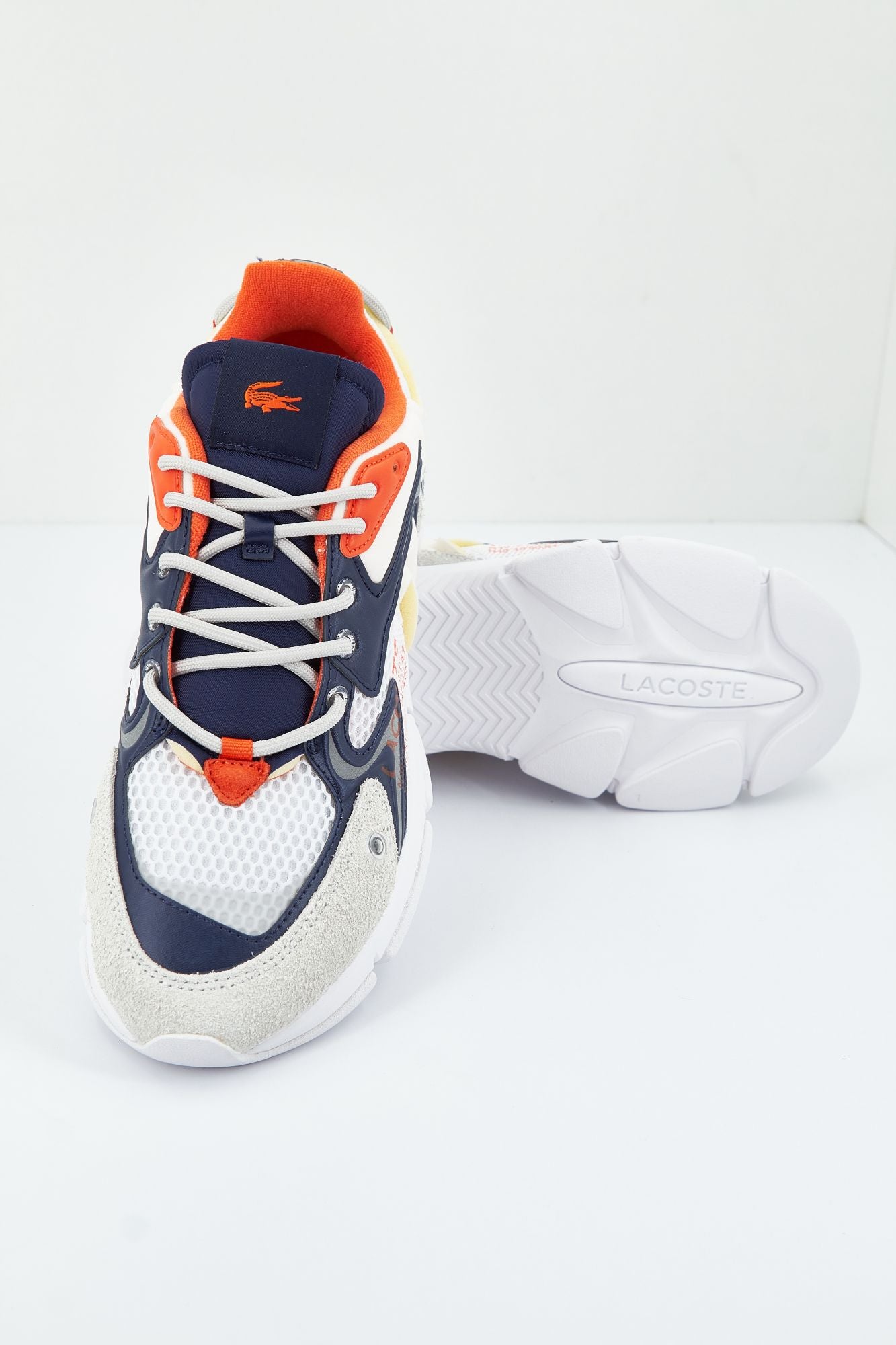 LACOSTE L003 NEO 223 1 SMA en color BEIS (4)