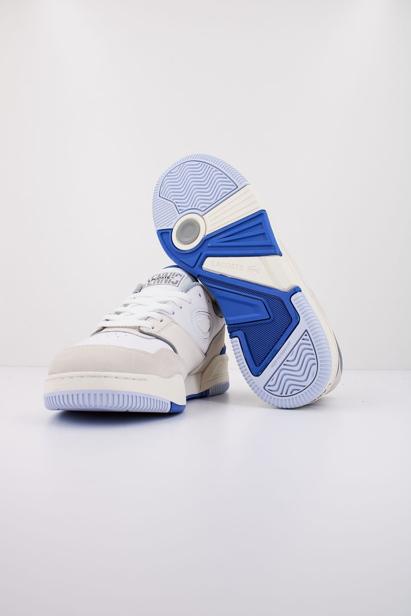 LACOSTE LINESHOT LEATHER LOGO en color BEIS (4)
