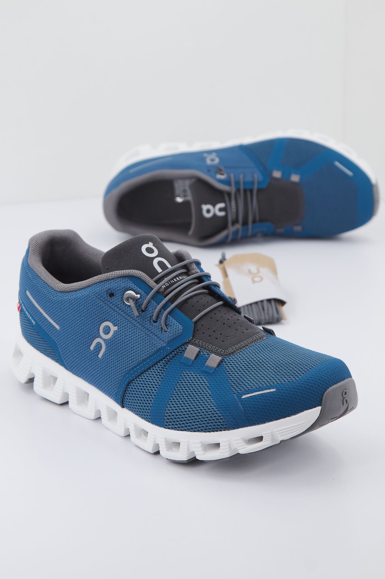 ON RUNNING  CLOUD 5 en color AZUL (1)