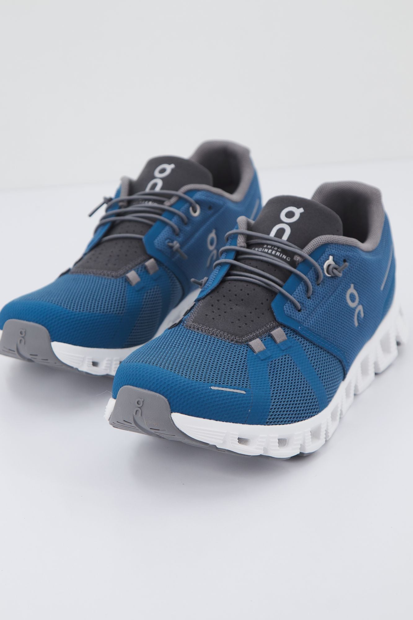 ON RUNNING  CLOUD 5 en color AZUL (2)