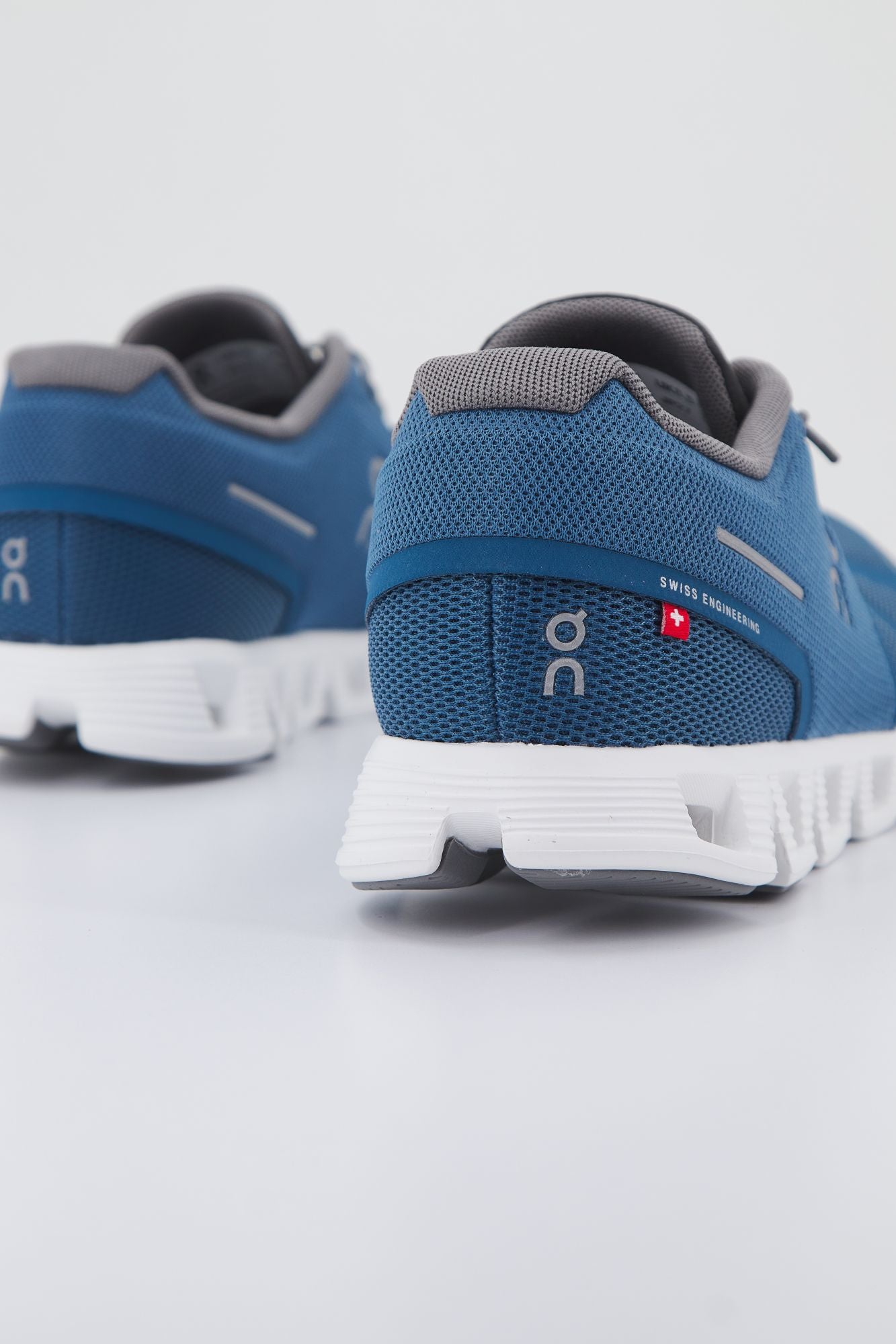 ON RUNNING  CLOUD 5 en color AZUL (3)