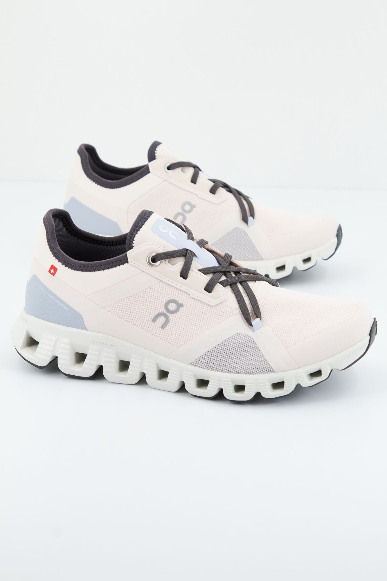 ON RUNNING CLOUD X 3 AD en color ROSA (2)