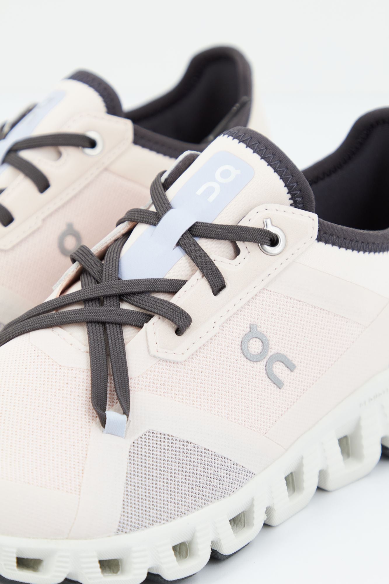 ON RUNNING CLOUD X 3 AD en color ROSA (4)