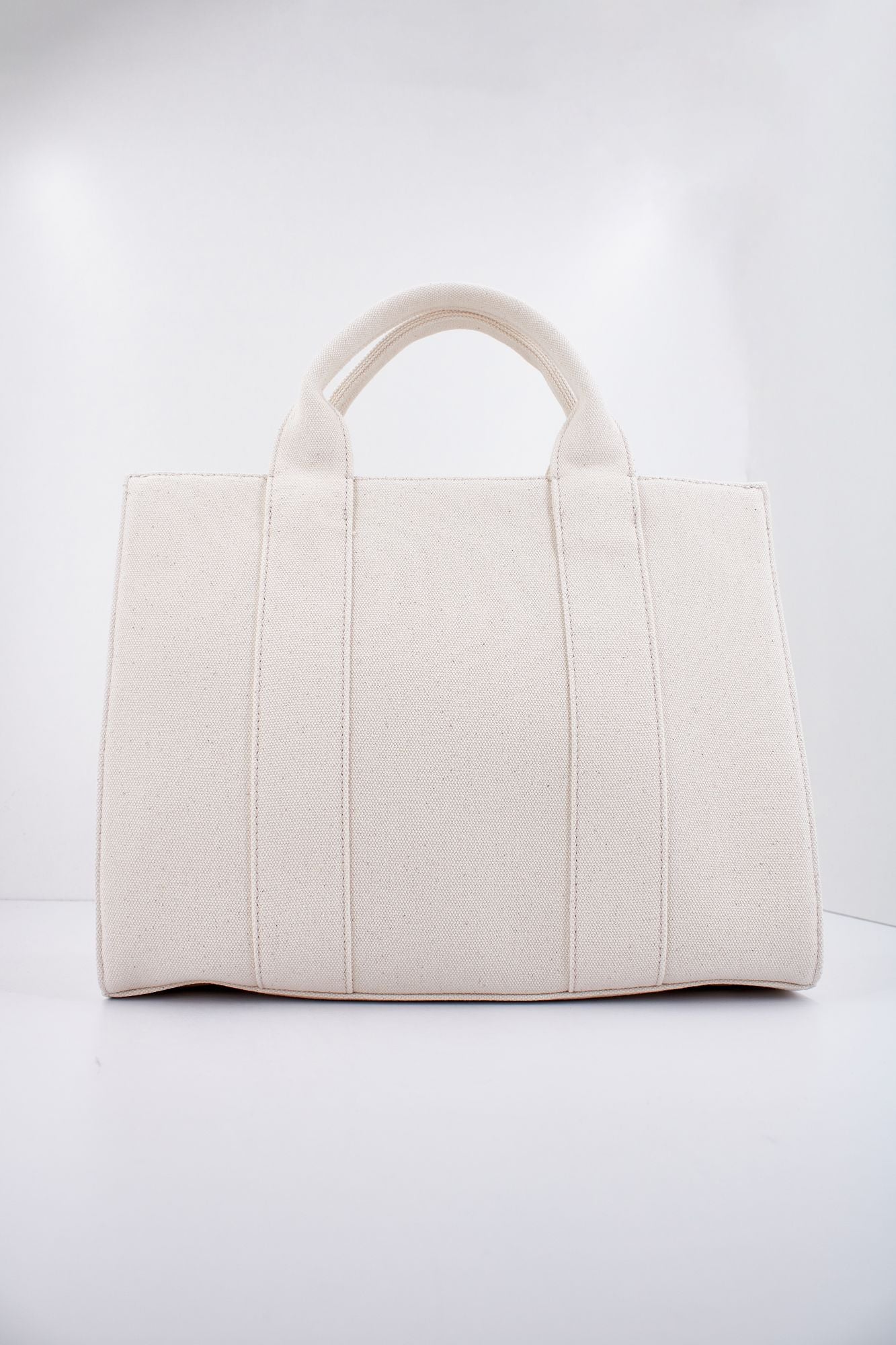 KARL LAGERFELD RSG SQUARE MEDIUM TOTE en color BLANCO (2)