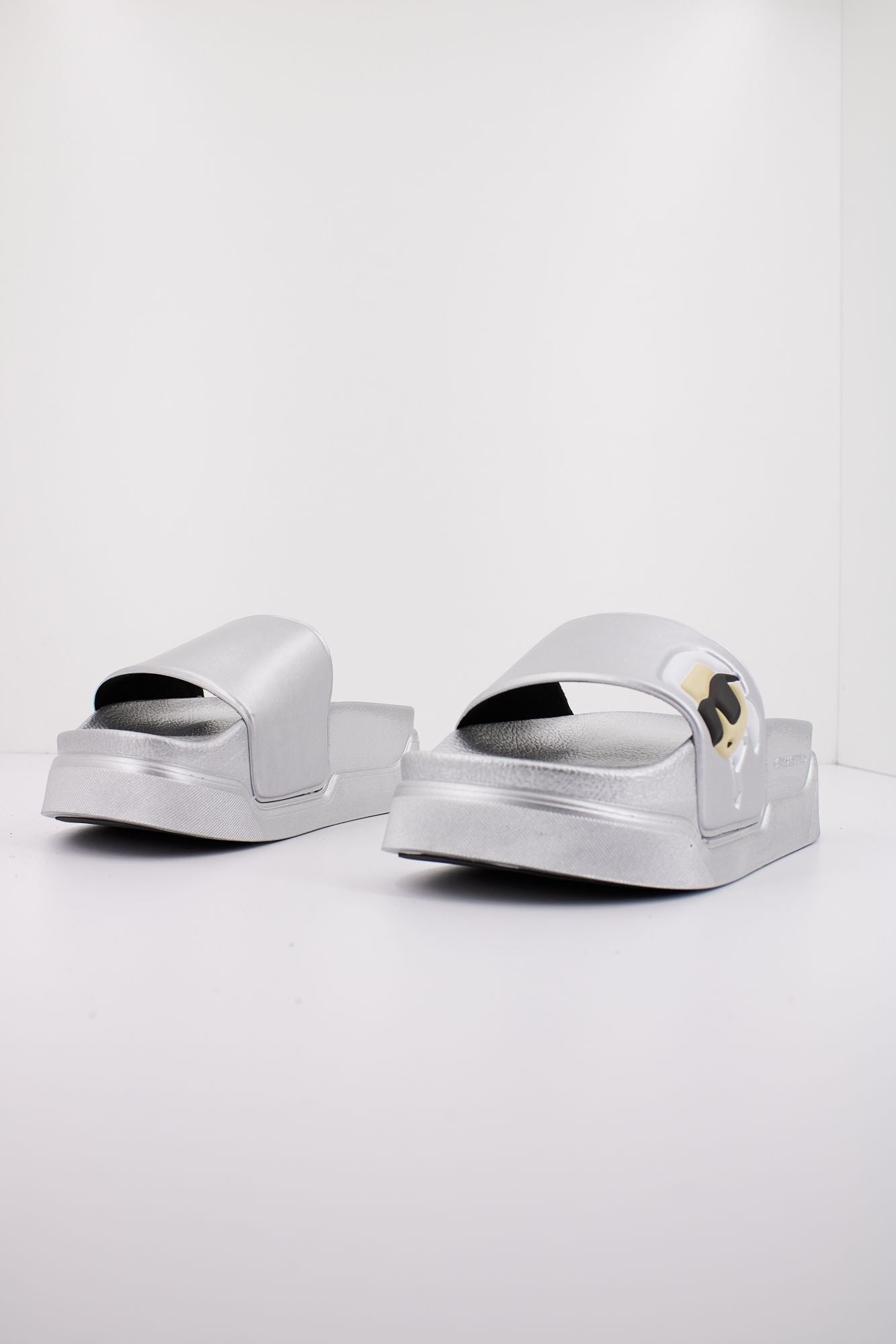 KARL LAGERFELD KONDOMINIUM en color PLATA (2)