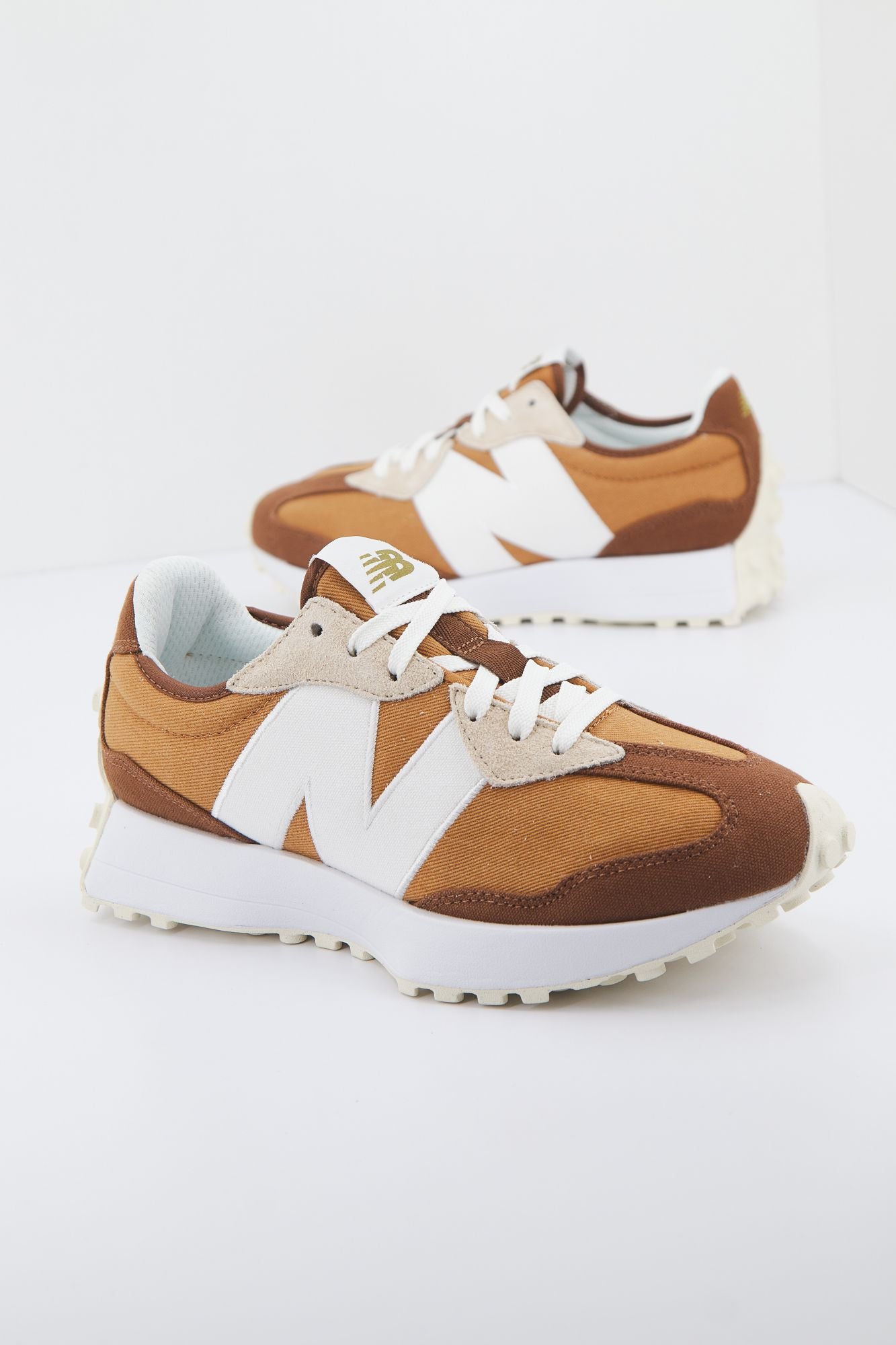 NEW BALANCE MS327 DD en color MARRON (1)