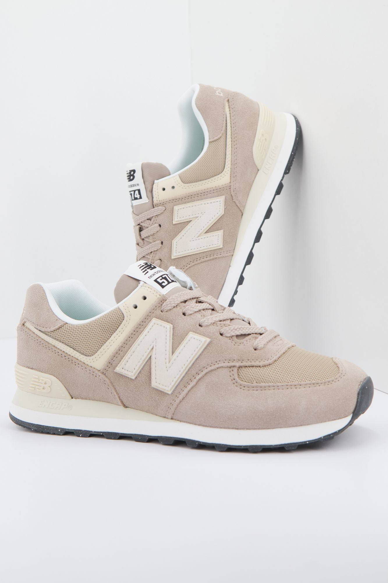 NEW BALANCE U574 WO2 en color BEIS (1)
