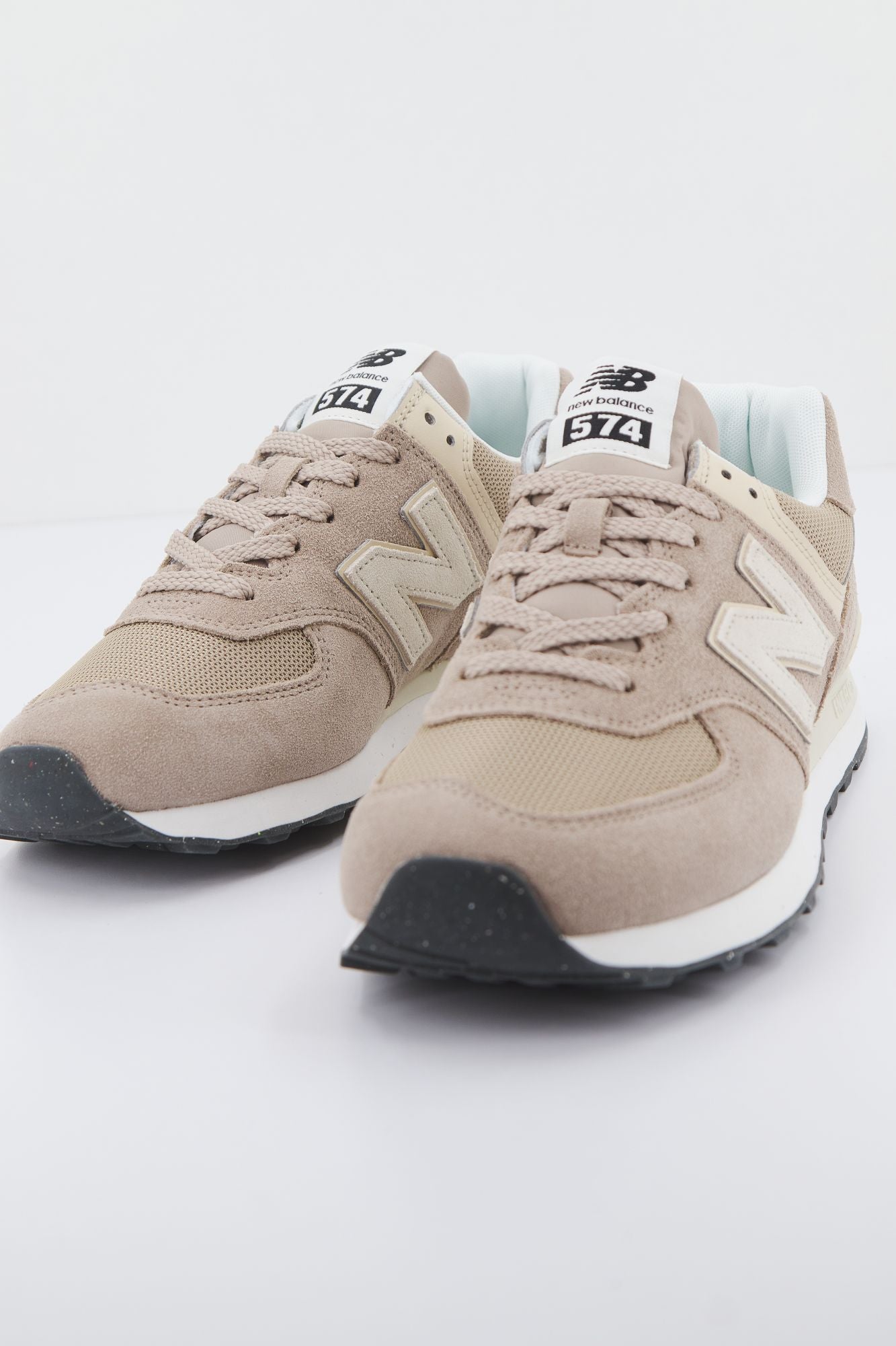 NEW BALANCE U574 WO2 en color BEIS (2)