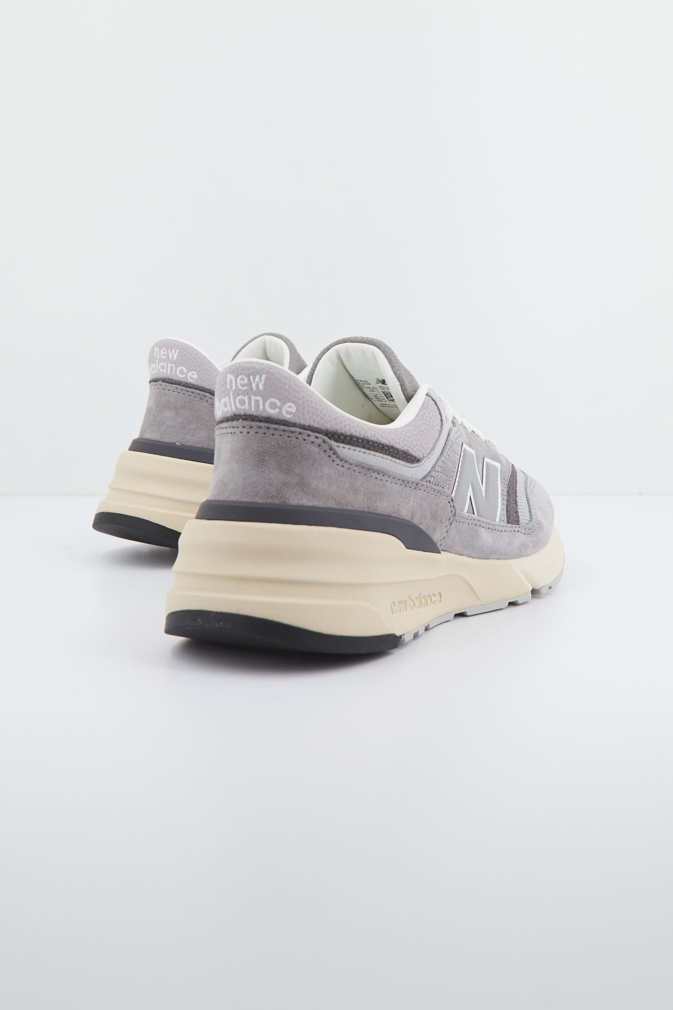 NEW BALANCE U997 RHA en color GRIS (2)