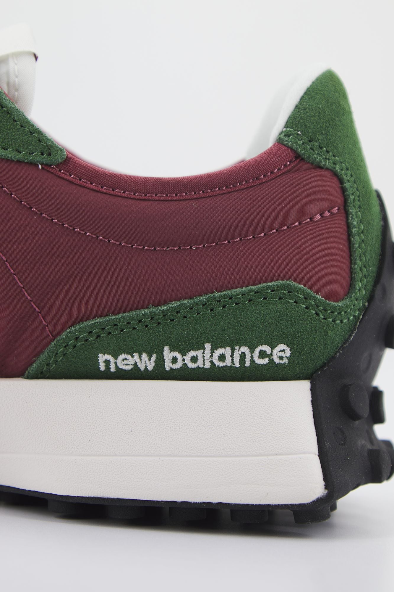 NEW BALANCE WS327 UO  en color VERDE (4)