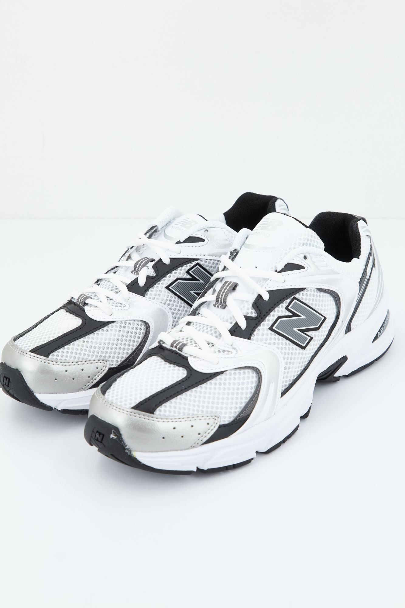 NEW BALANCE MR530 LB en color BLANCO (1)