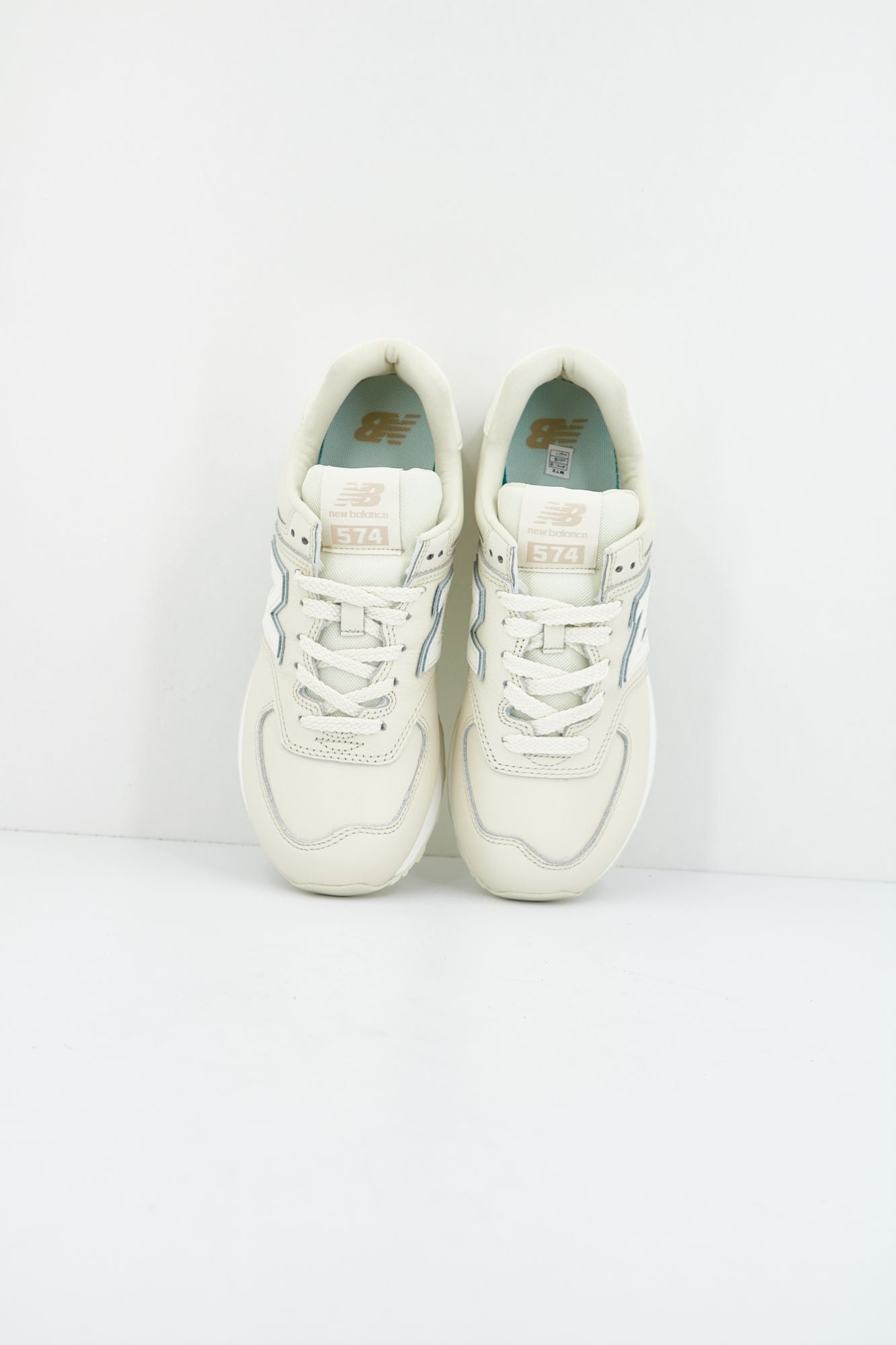 NEW BALANCE WL574IR2 en color BEIS (2)