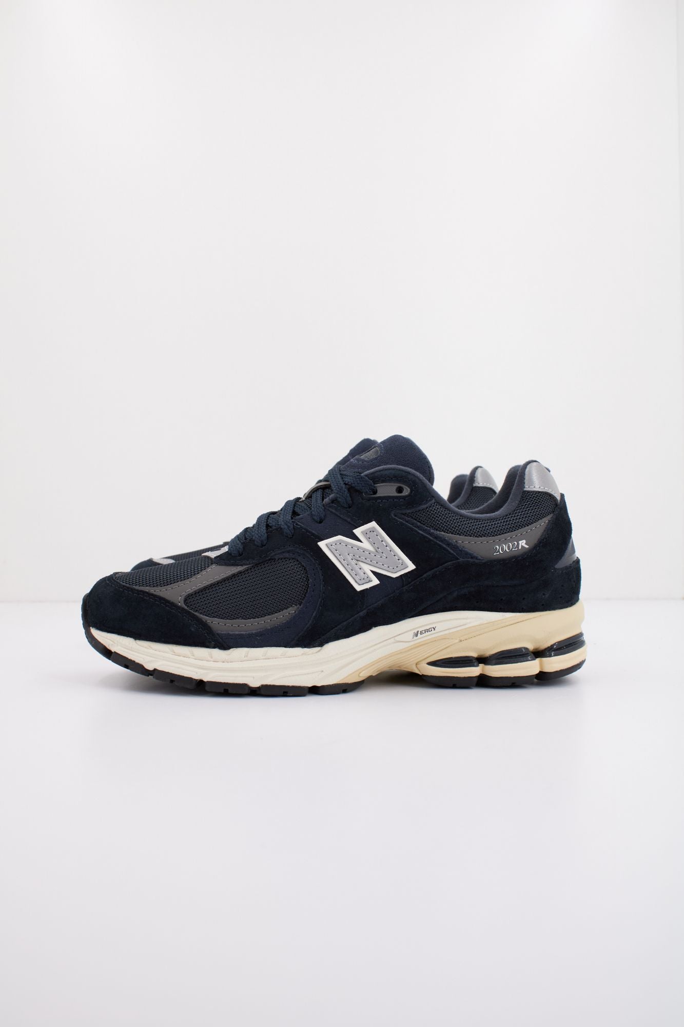 NEW BALANCE M2002 RCA en color AZUL (1)