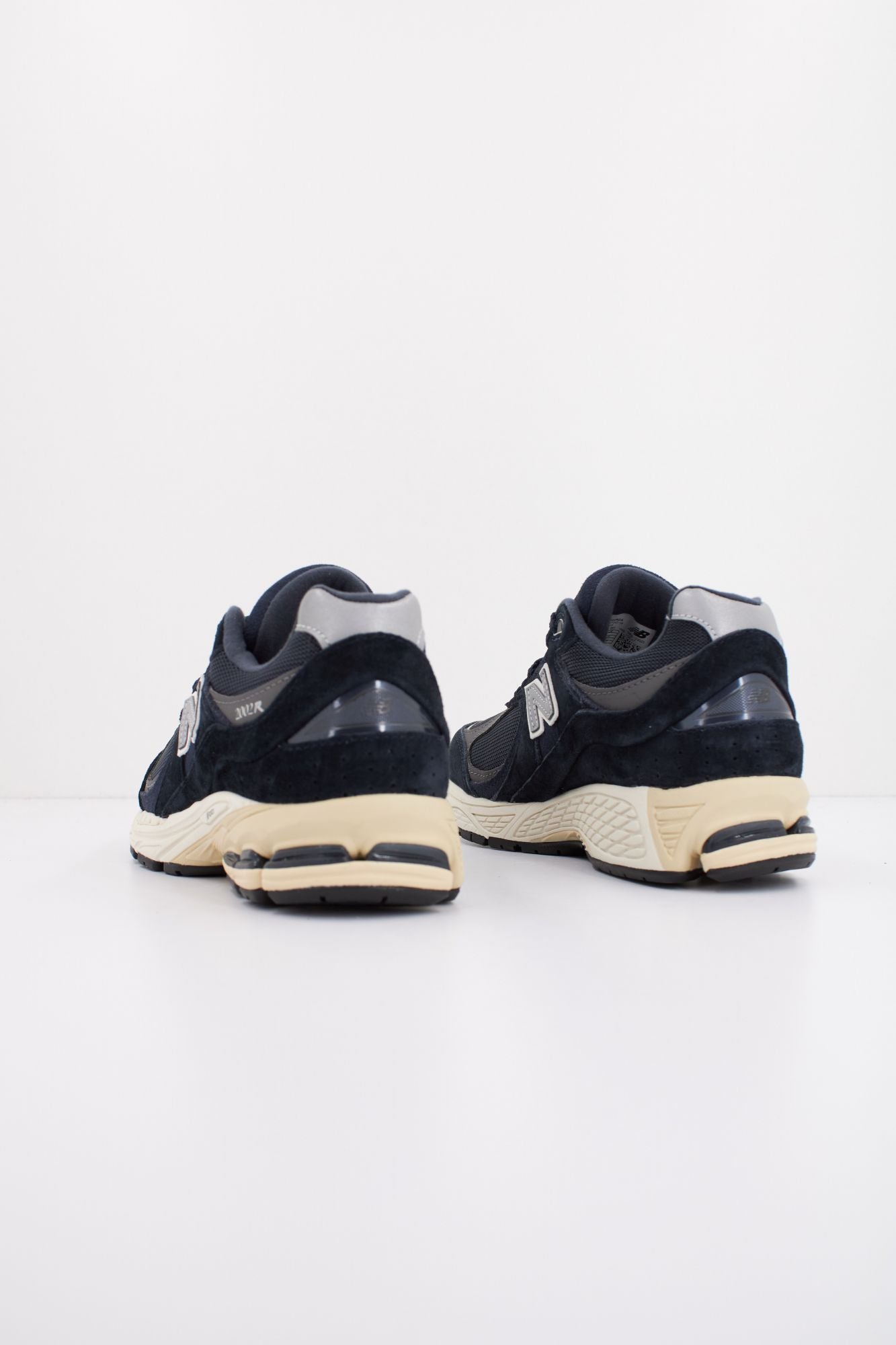 NEW BALANCE M2002 RCA en color AZUL (3)