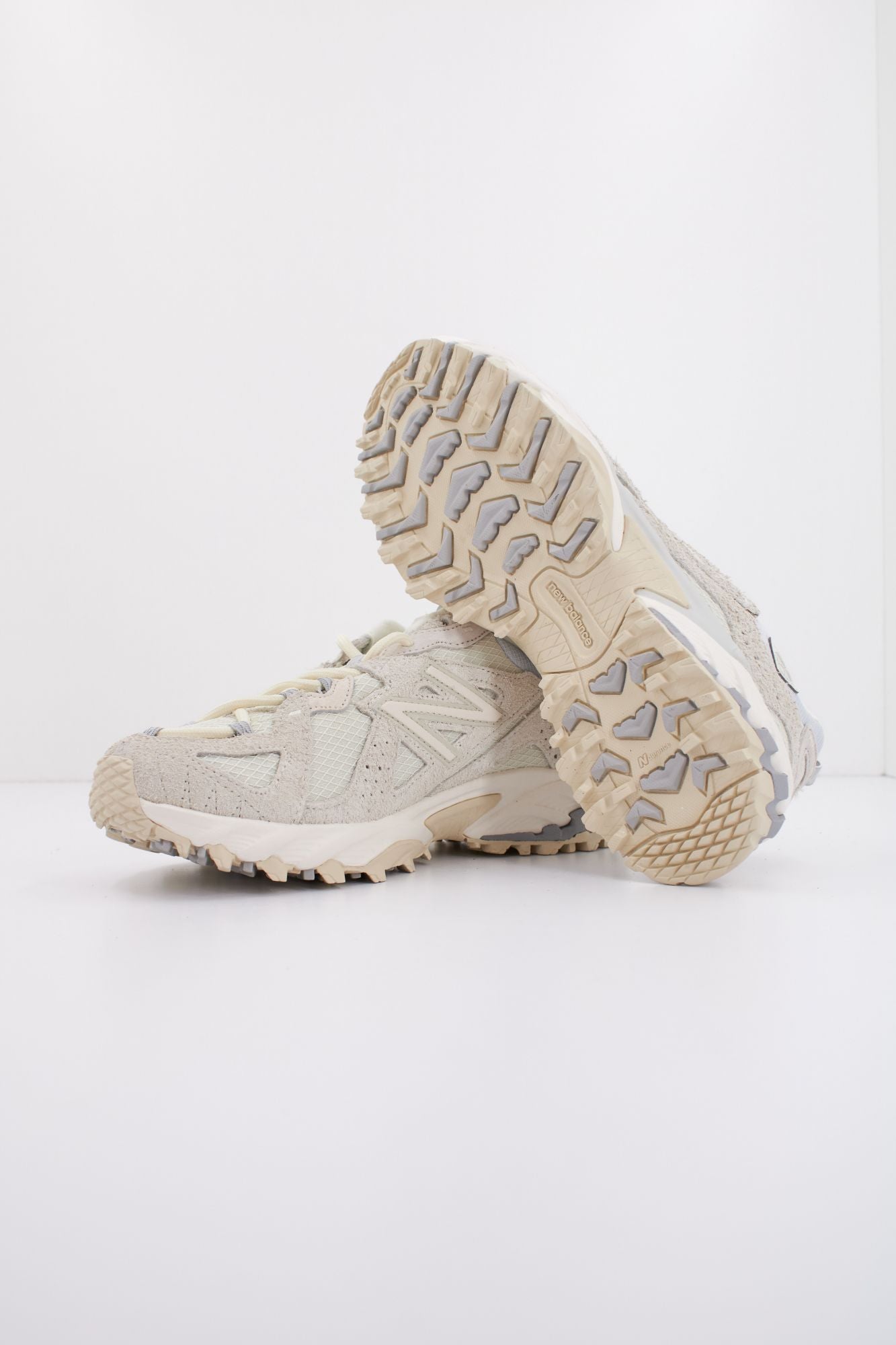 NEW BALANCE ML610 TF en color BEIS (4)