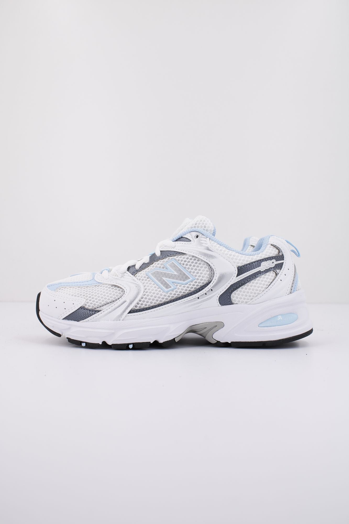 NEW BALANCE MR530 RA  en color BLANCO (1)