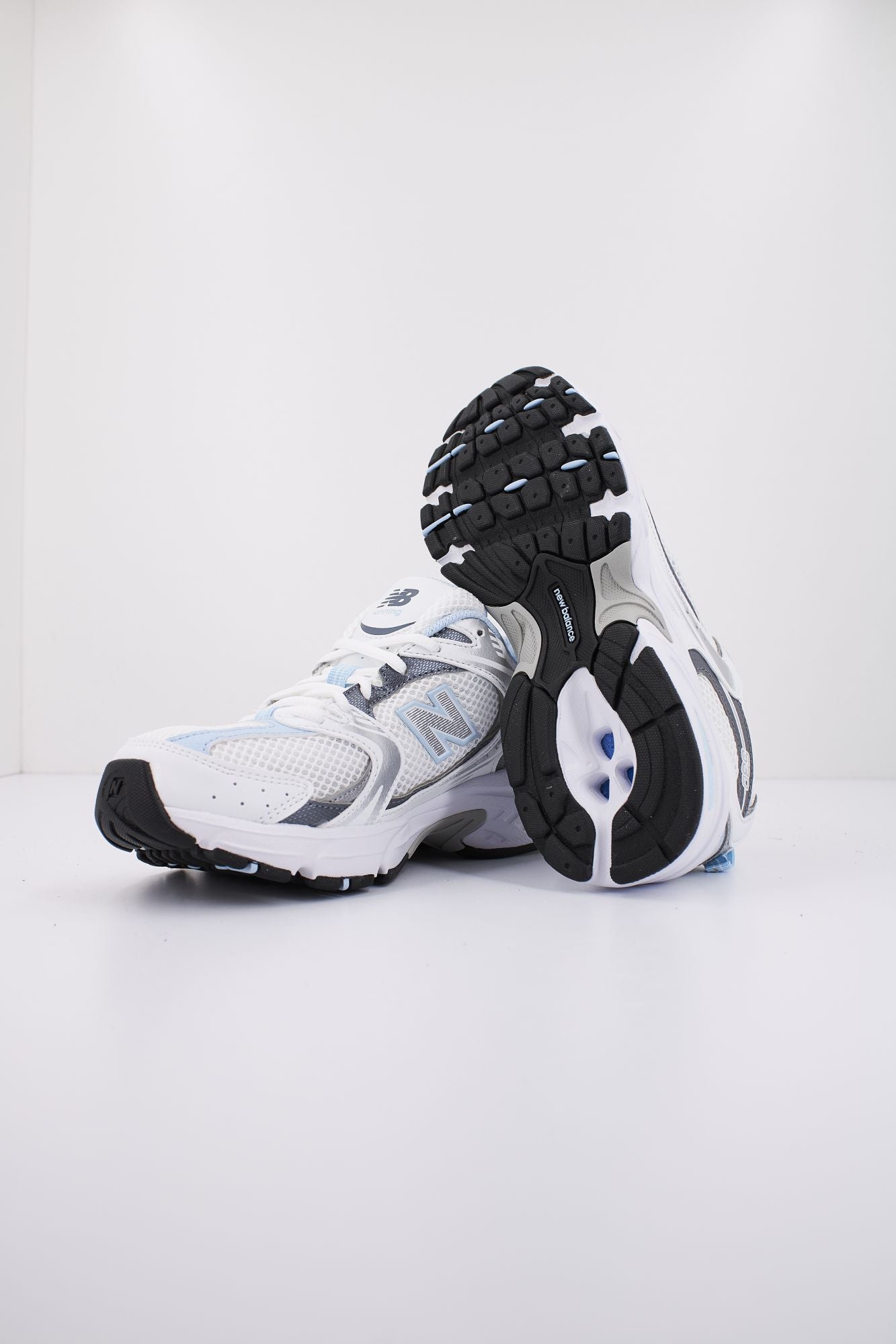NEW BALANCE MR530 RA  en color BLANCO (4)