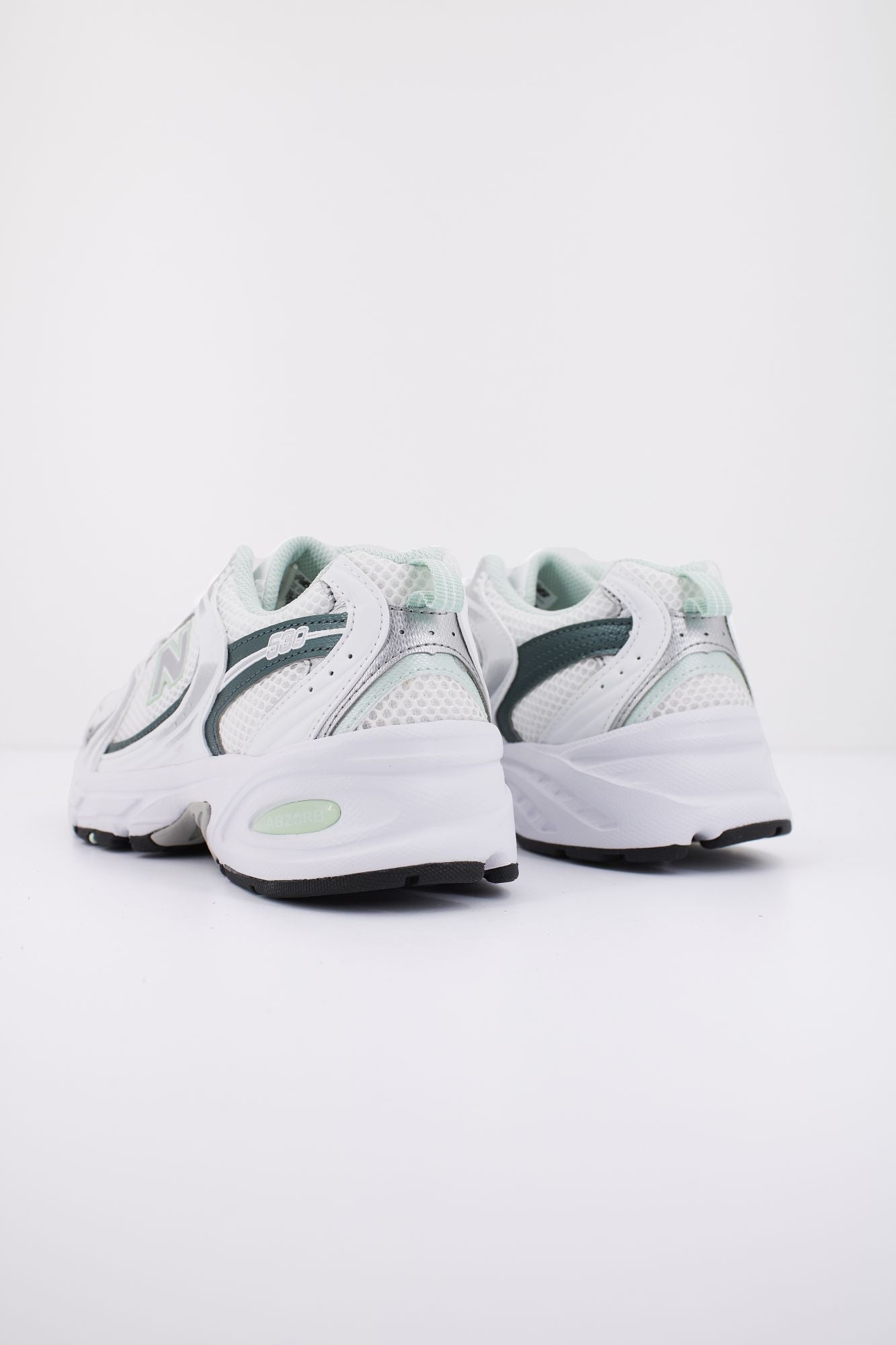 NEW BALANCE MR530 RB  en color BLANCO (3)