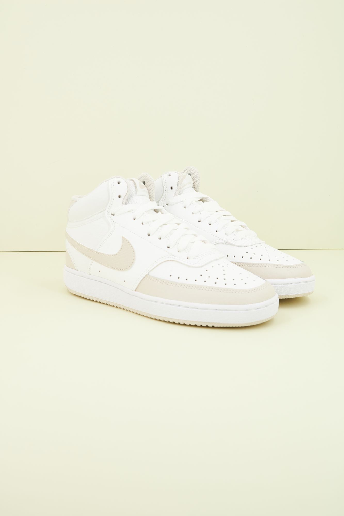NIKE  COURT VISION MID en color MARRON (2)