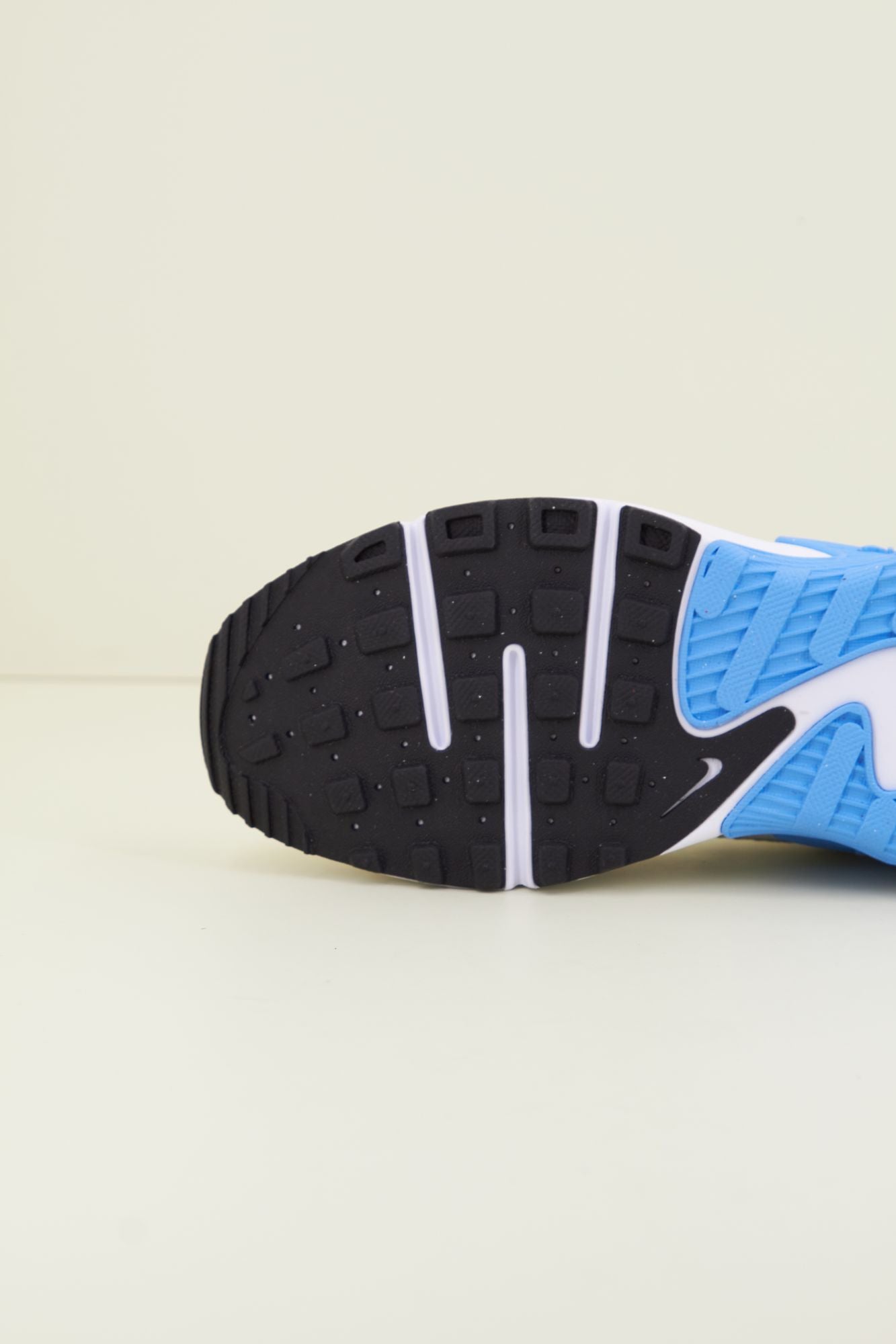 NIKE EXCEEE en color BLANCO (4)