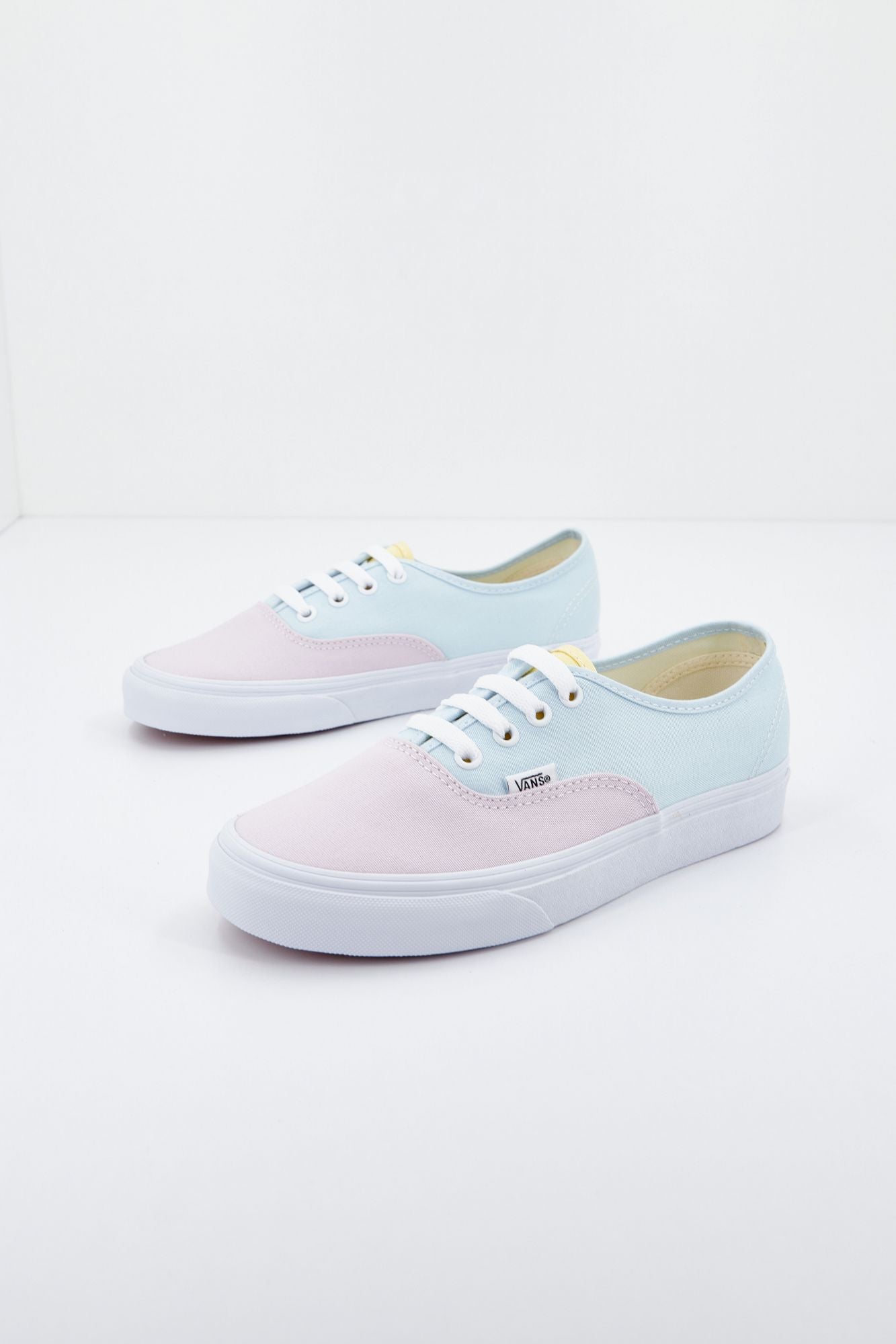 VANS UA  AUTHENTIC en color MULTICOLOR (1)