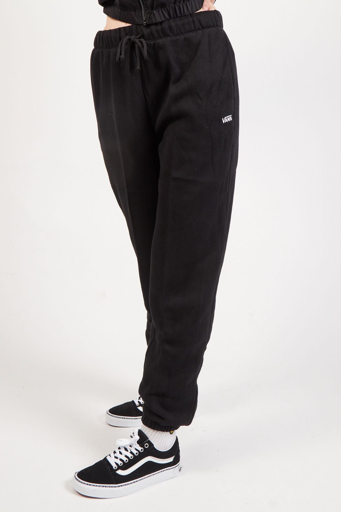 VANS COMFYCUSH RELAXED SWEA en color NEGRO (1)