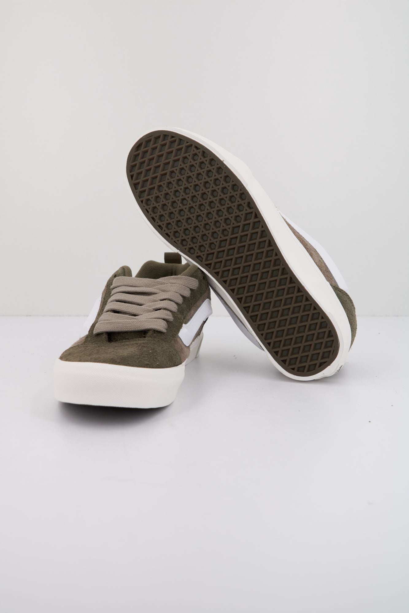 VANS KNU SKOOL en color GRIS (4)